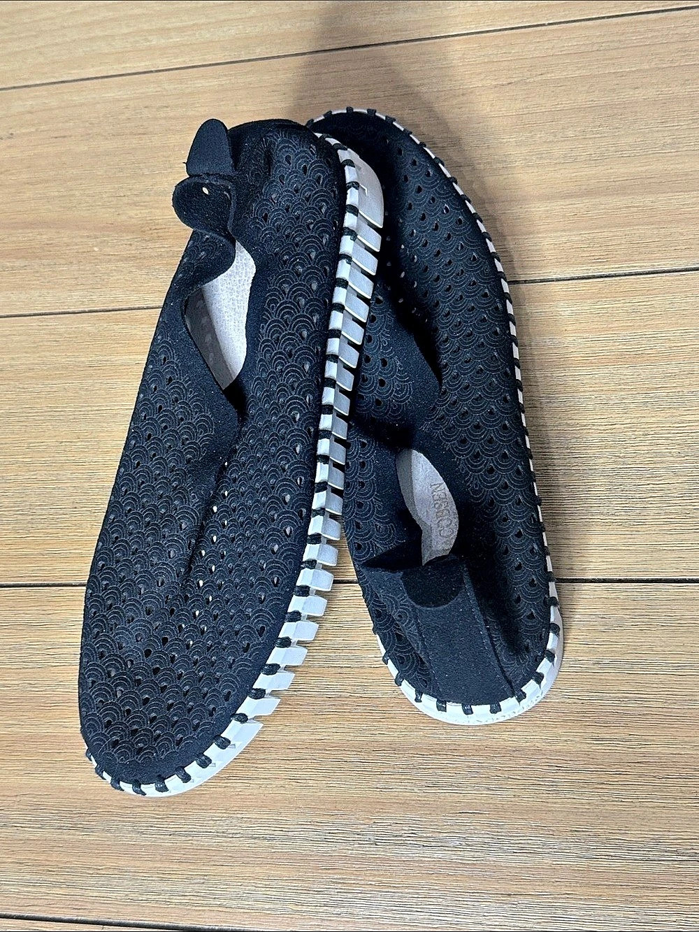Ilse Jacobsen Tulip Slip-On Sneaker Black & White